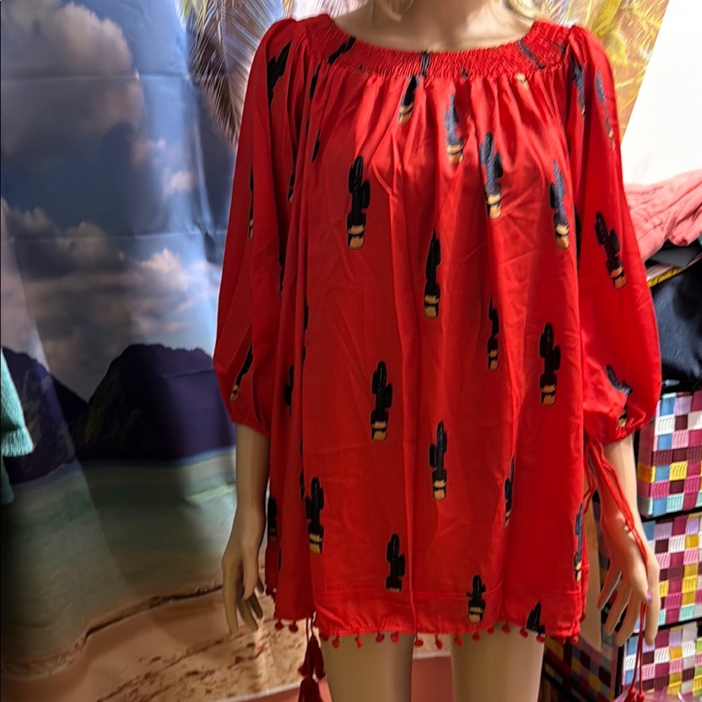 NWT women’s Red Cactus Print Tunic Top large on or off shoulders